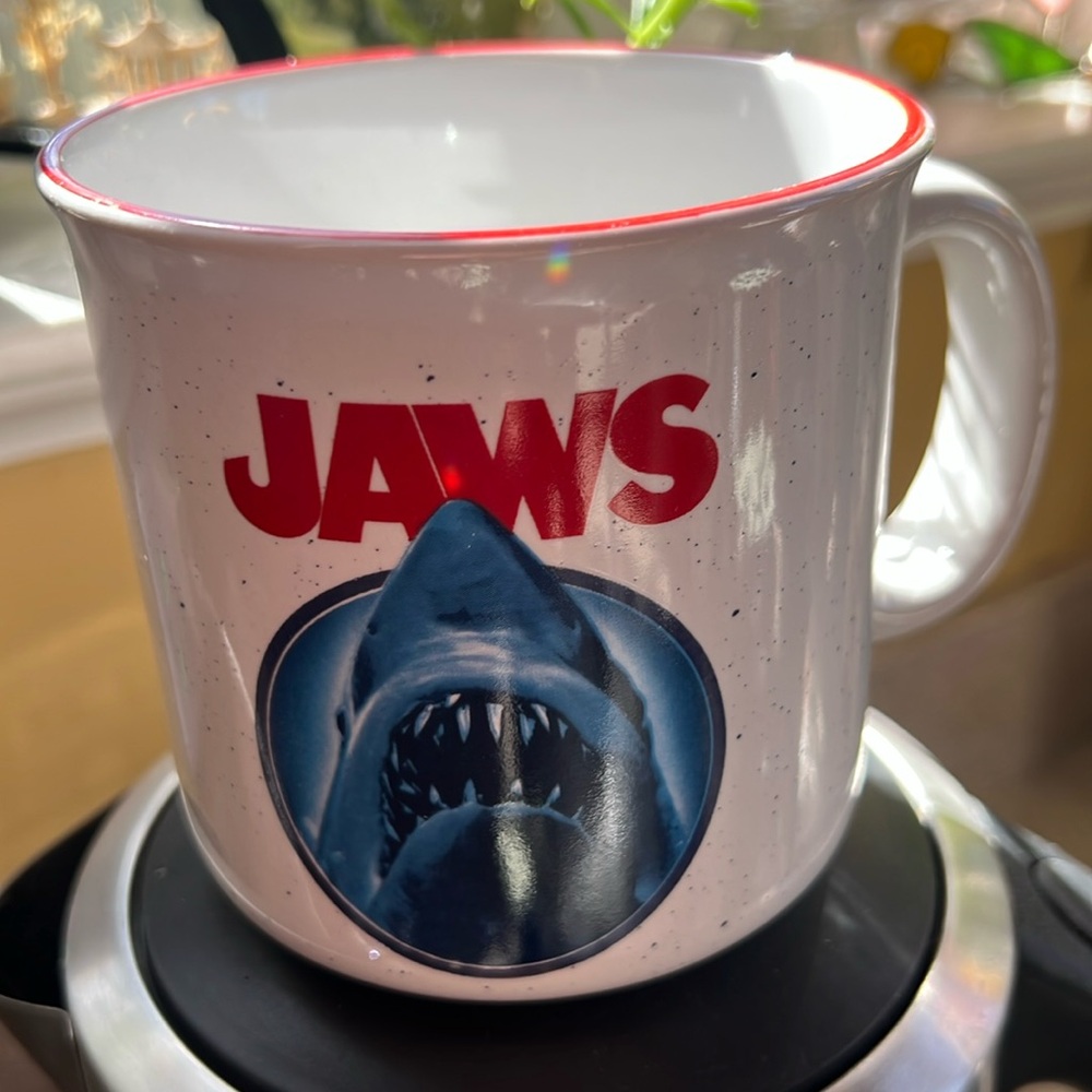 JAWS Shark 🦈 
20oz MUG 
🚩NEW with Tag